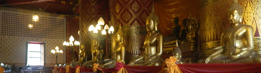 Buddha images at Wat Phanan Choeng