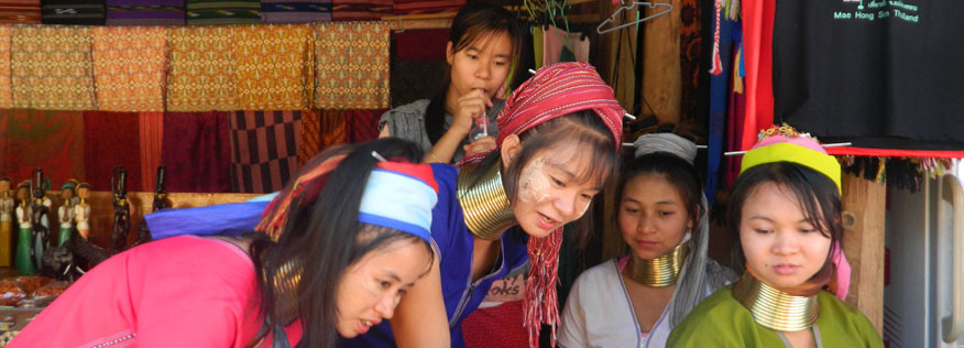 Karen long-neck village people at Ban       Huai Shuathao