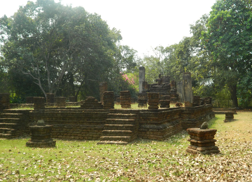 The ruins at Wat Pa Mue No, Kampheang Historical Park