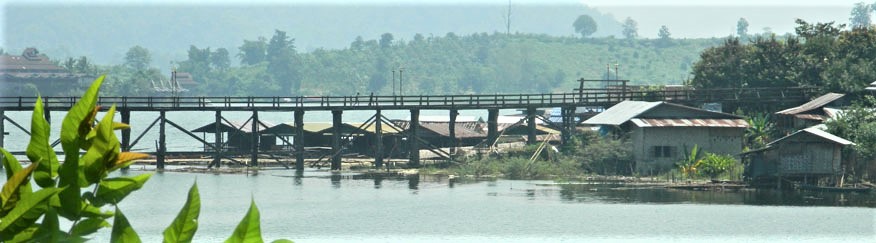 Western end of the Mon Bridge